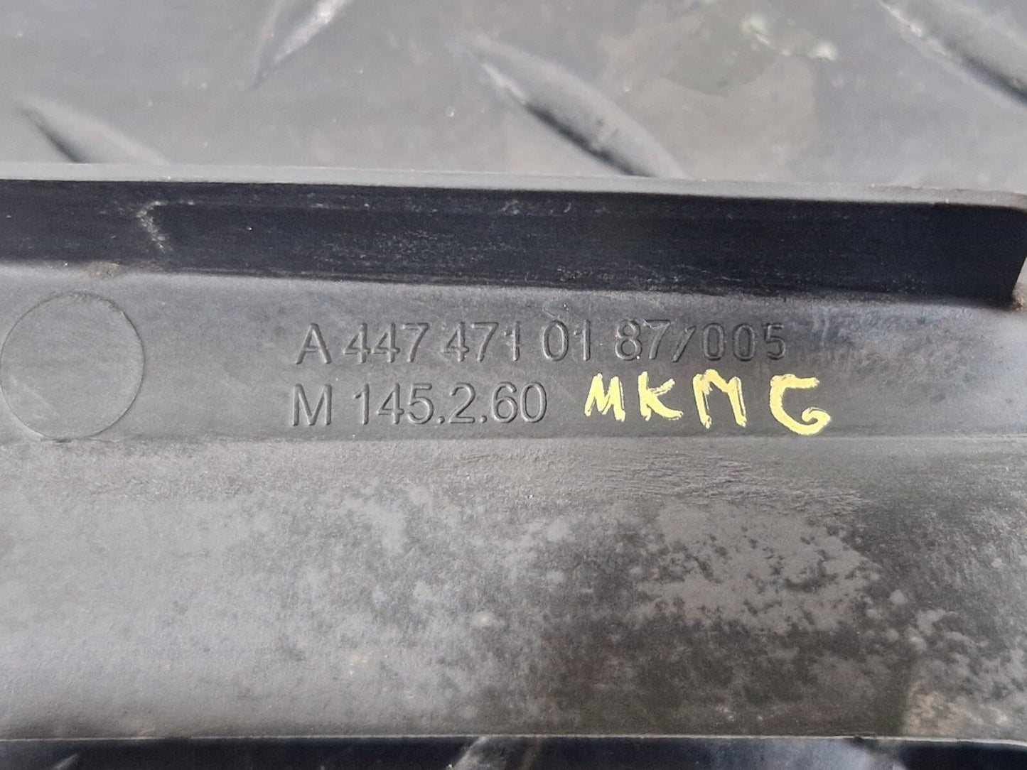 14-23 MERCEDES BENZ VITO W447 OEM FUEL TANK FILLER FLAP RECESS COVER A4474710187