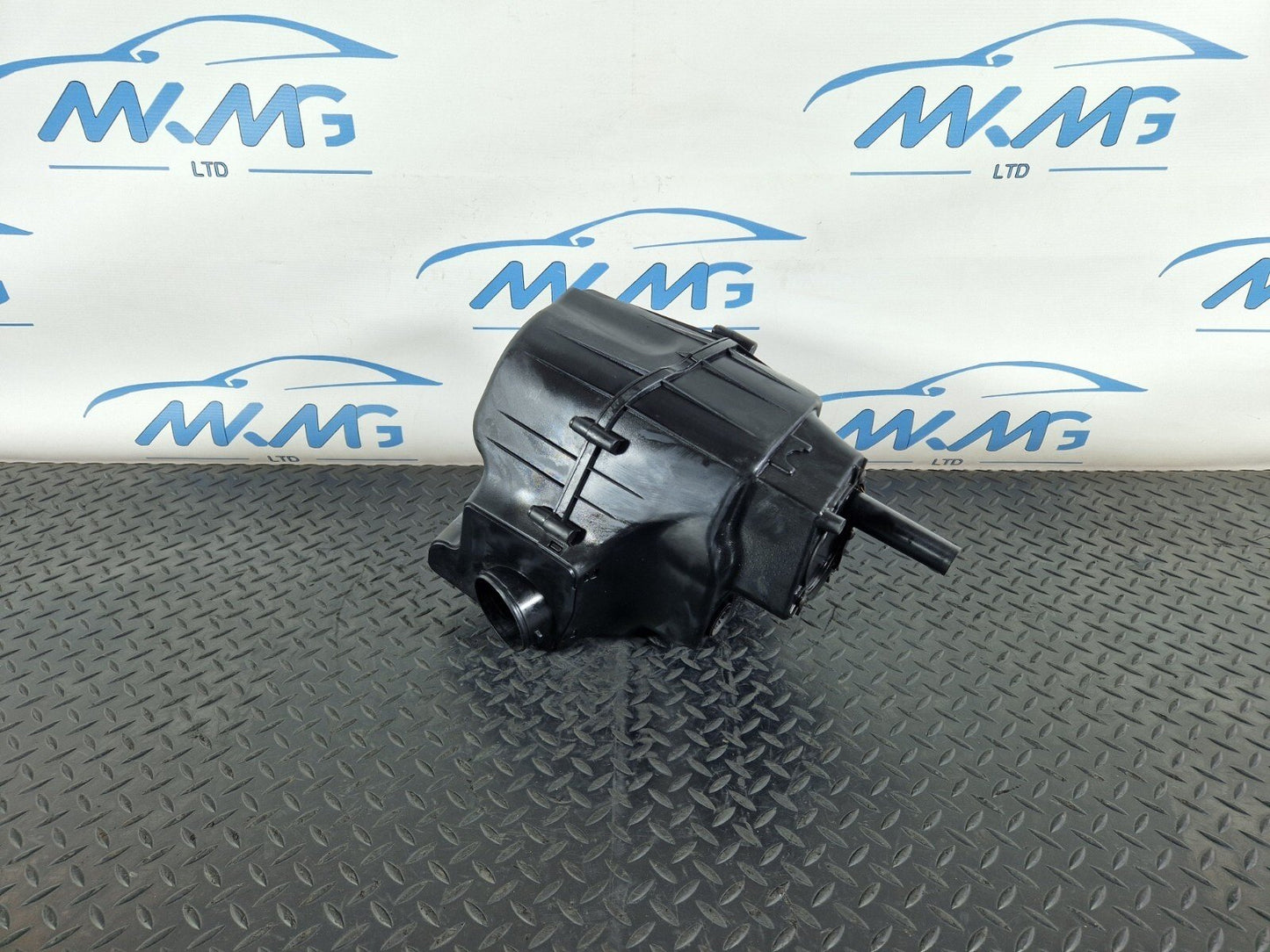10-17 AUDI A8 4H AIR FILTER BOX HOUSING 4H0133823