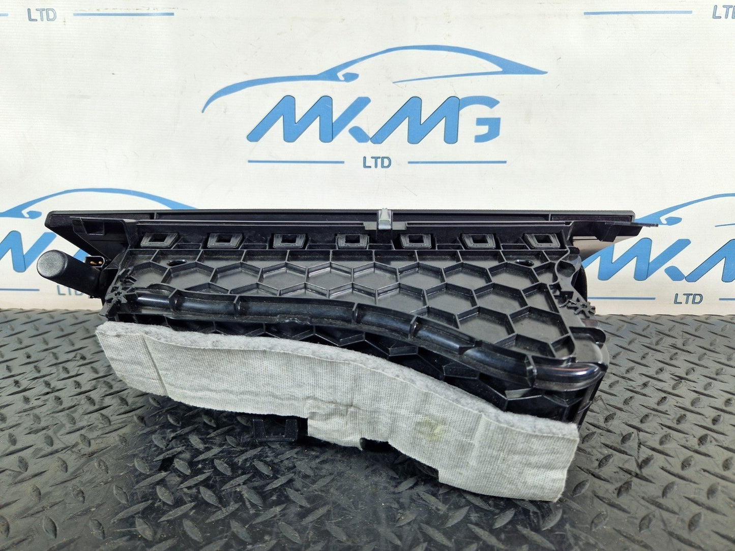 BMW 118i F22 Genuine Glove Box 9227250