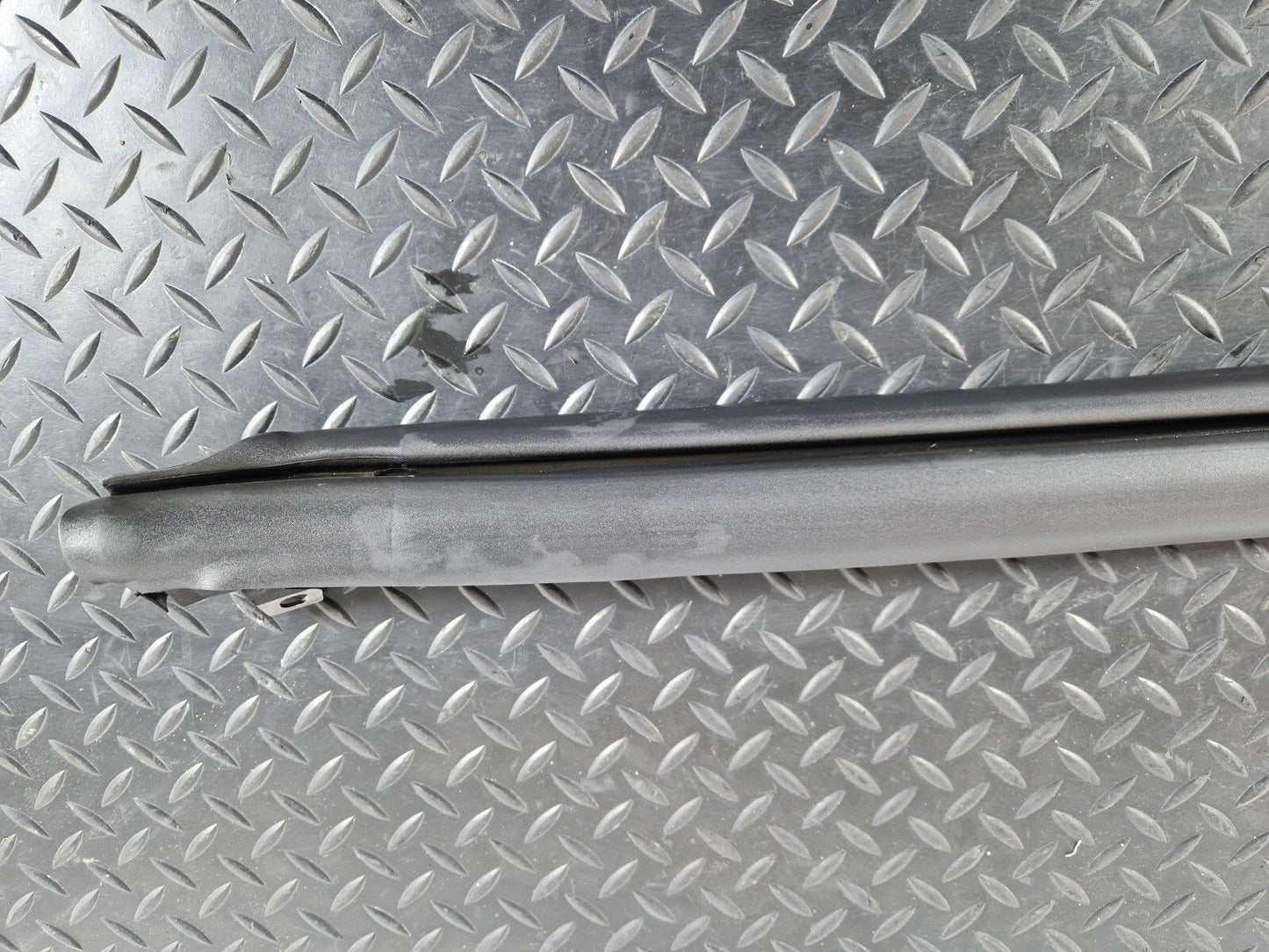 12-17 AUDI S5 CONVERTIBLE RIGHT UPPER INNER A PILLAR RUBBER DOOR SEAL 8F0831722