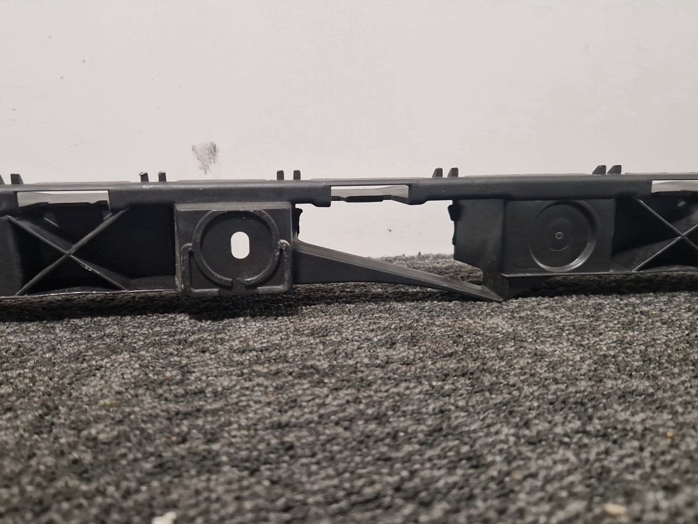 Audi A6 C7 Genuine Rear Centre Middle Bumper Holder Bracket 4G9807458