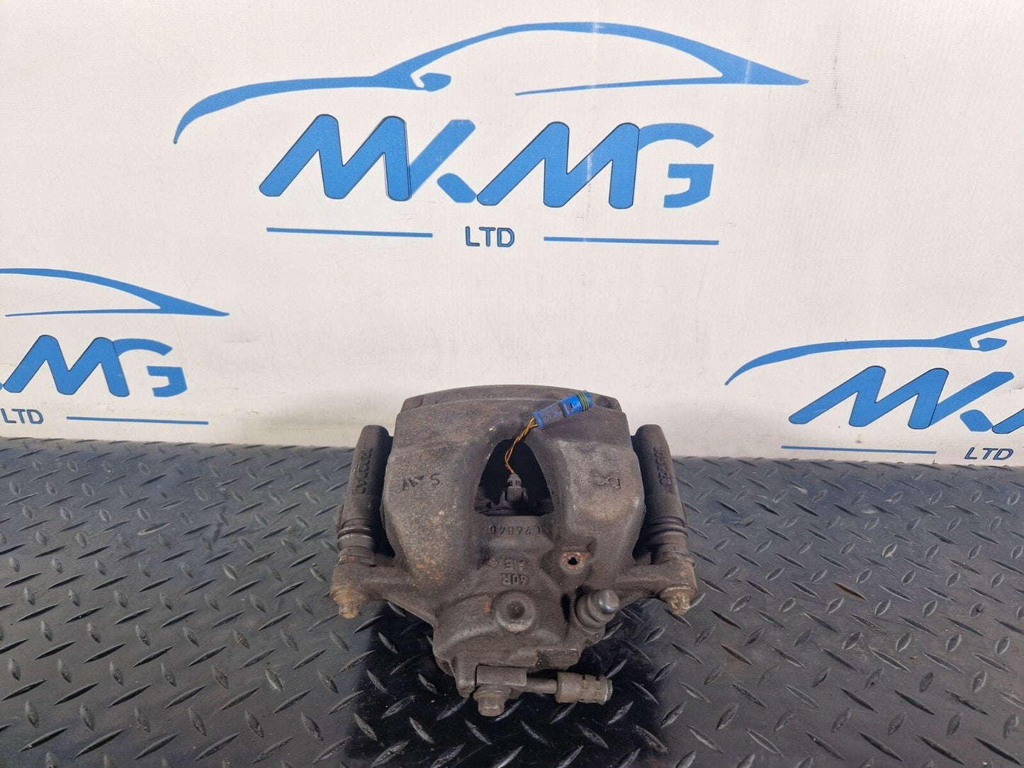 19-ON MERCEDES BENZ CLA C118 FRONT RIGHT O/S BRAKE CALIPER 305X28