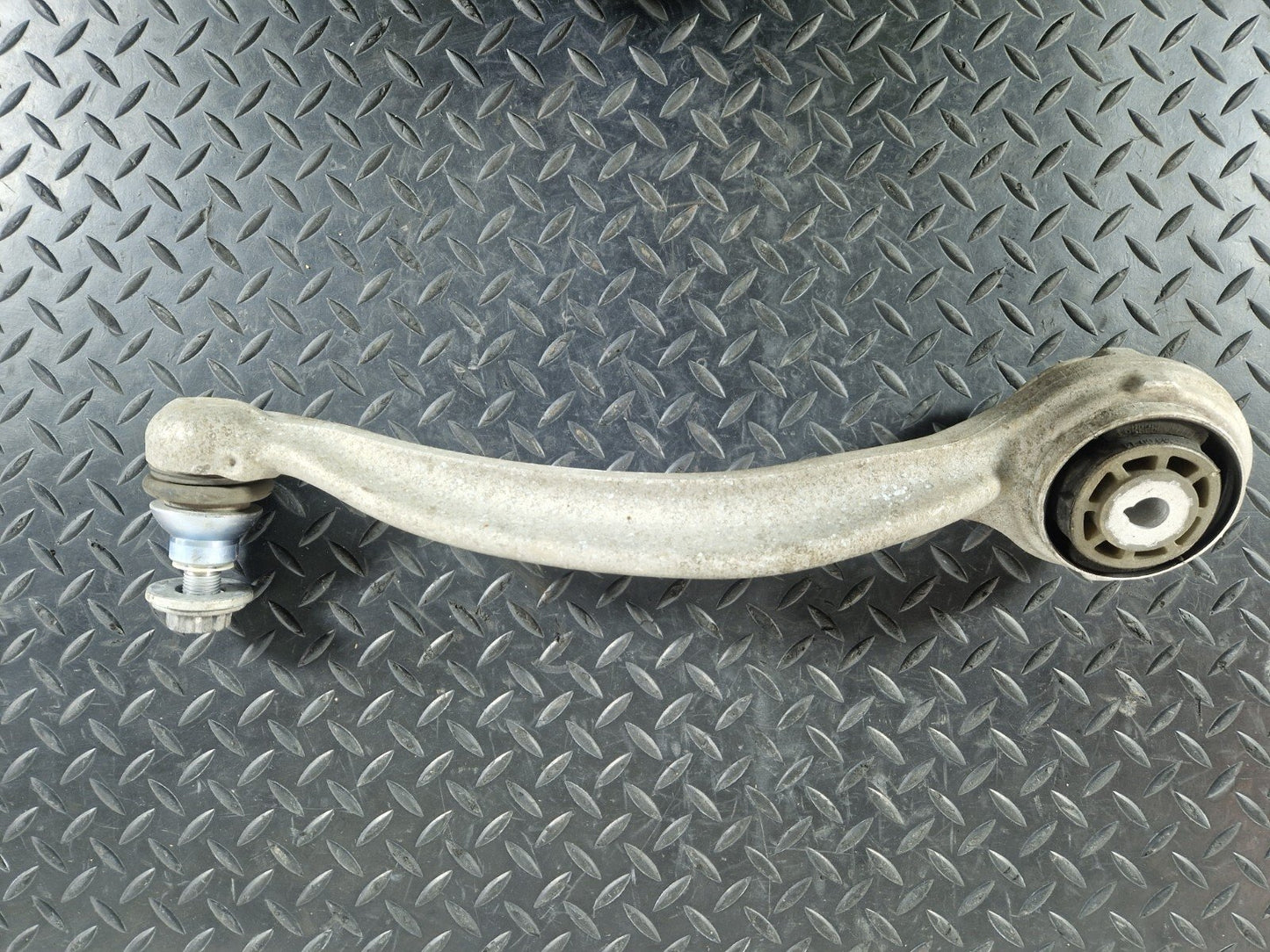 14-21 MERCEDES BENZ C200 W205 FRONT RIGHT LOWER CONTROL ARM WISHBONE A2053301405