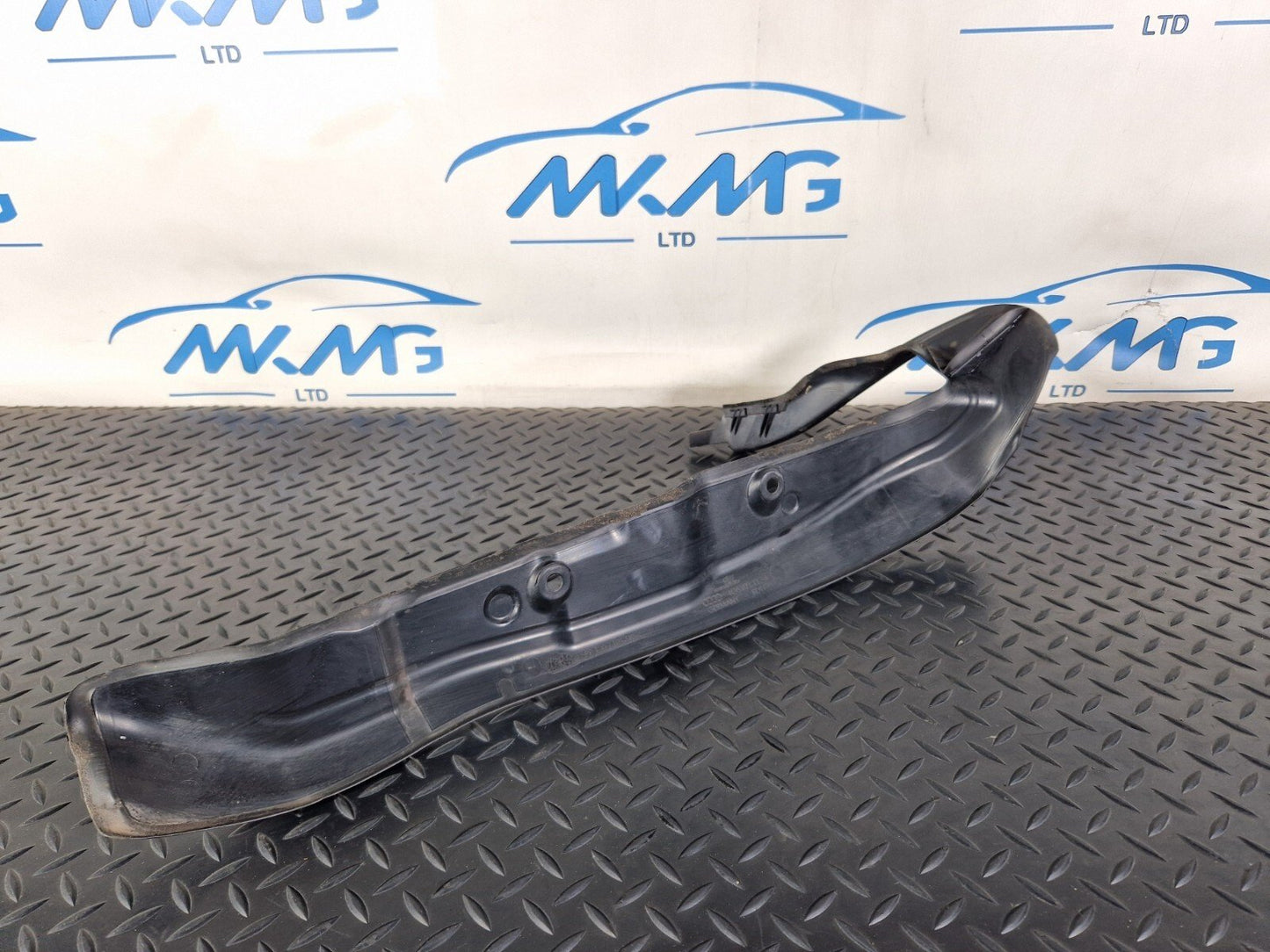 10-18 AUDI A7 4G S-LINE FRONT RIGHT WING FENDER END SEAL PLATE 4G8821112A