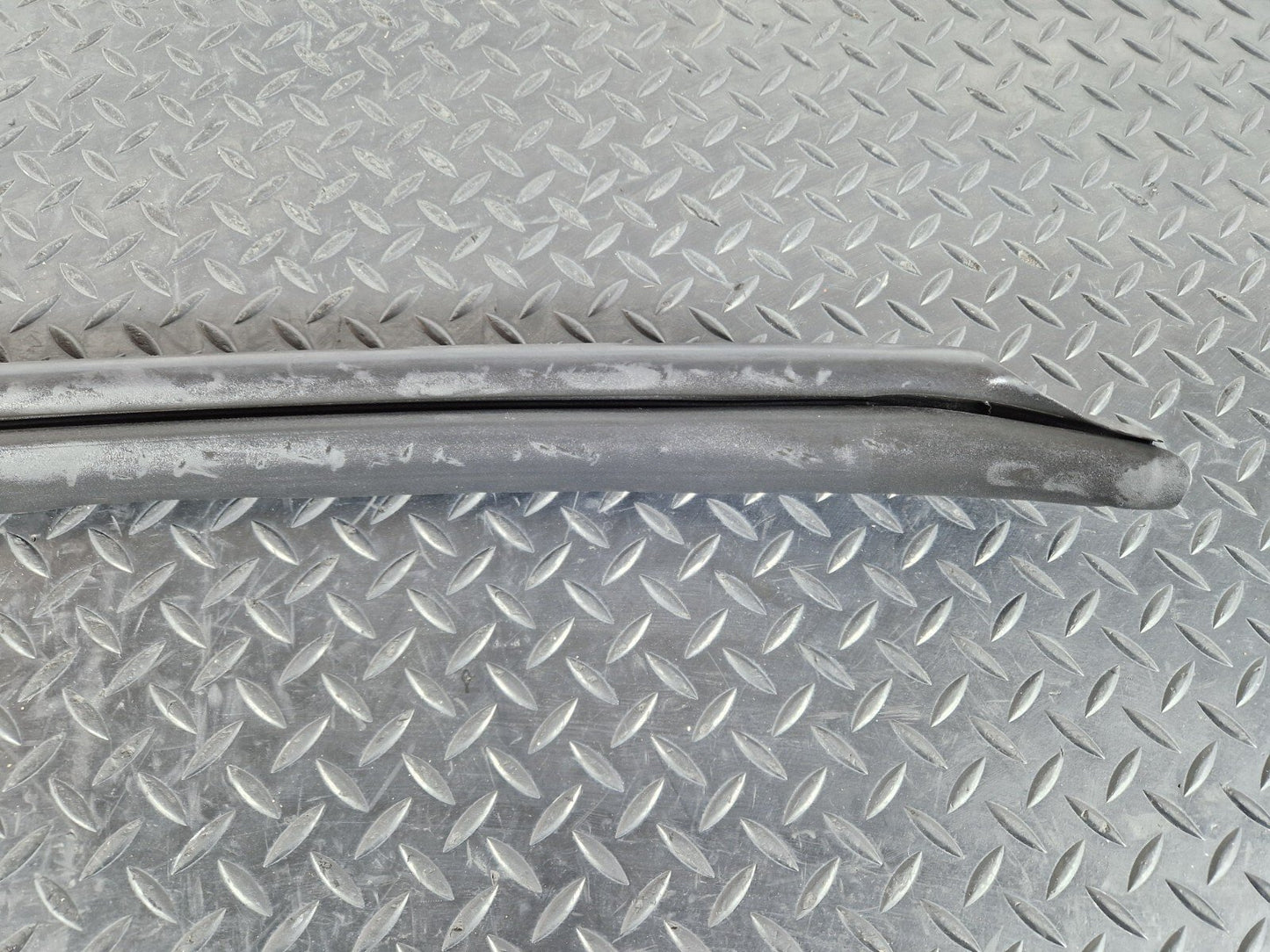 12-17 AUDI S5 CONVERTIBLE FRONT LEFT A PILLAR SEAL 8F0831721