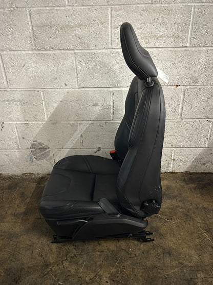 Volvo V40 MK3 (525) Hatchback Genuine Front Left N/S Passenger Seat