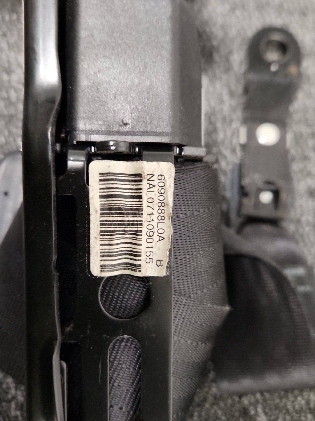 Volvo S40 MK2 (MS) Saloon Genuine Front Left N/S Passenger Seat Belt 6090888L0A