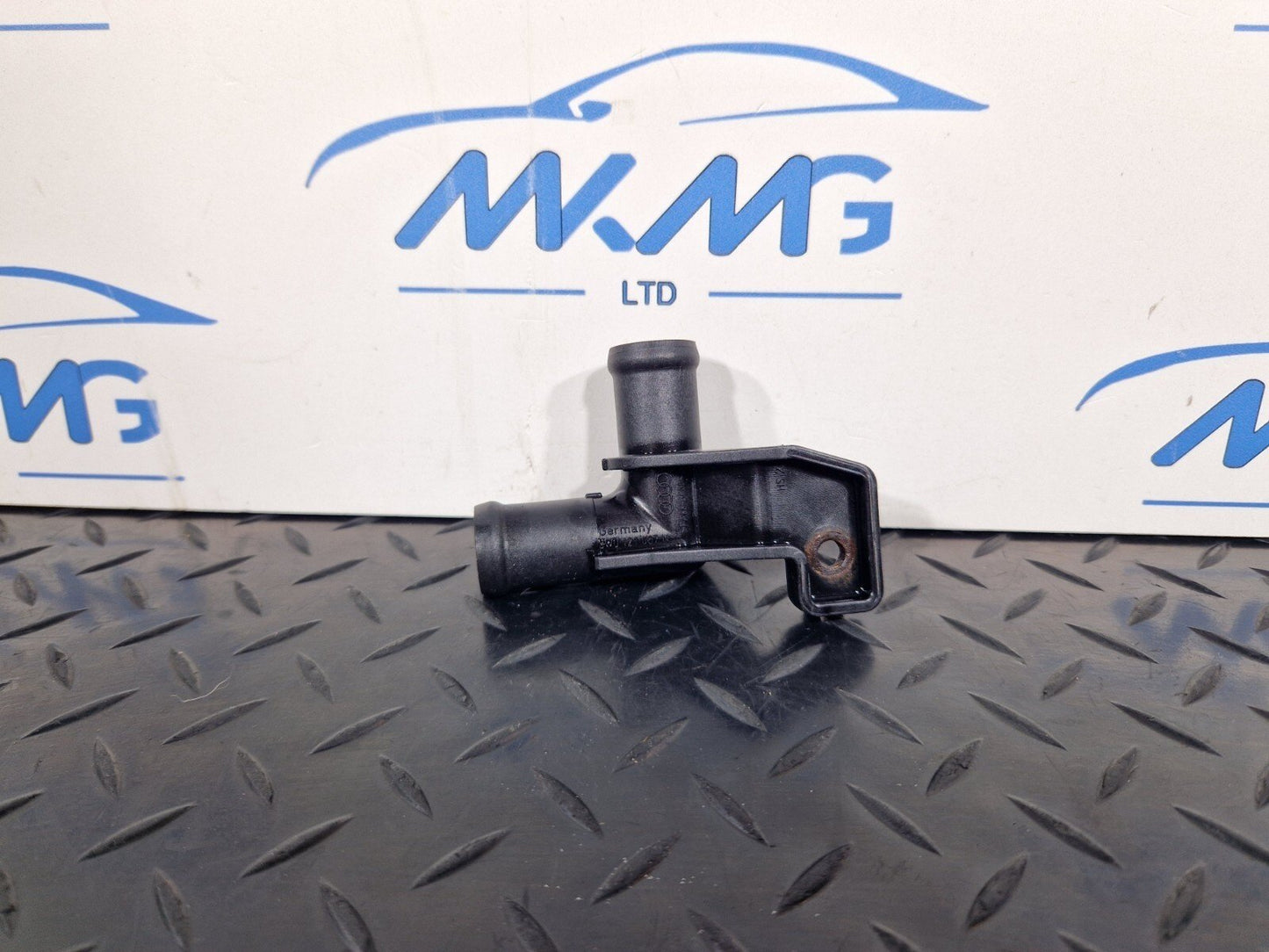 16-23 AUDI S5 COUPE 3.0TFSI GENUINE WATER PIPE HOSE CONNECTION 8W0121087N