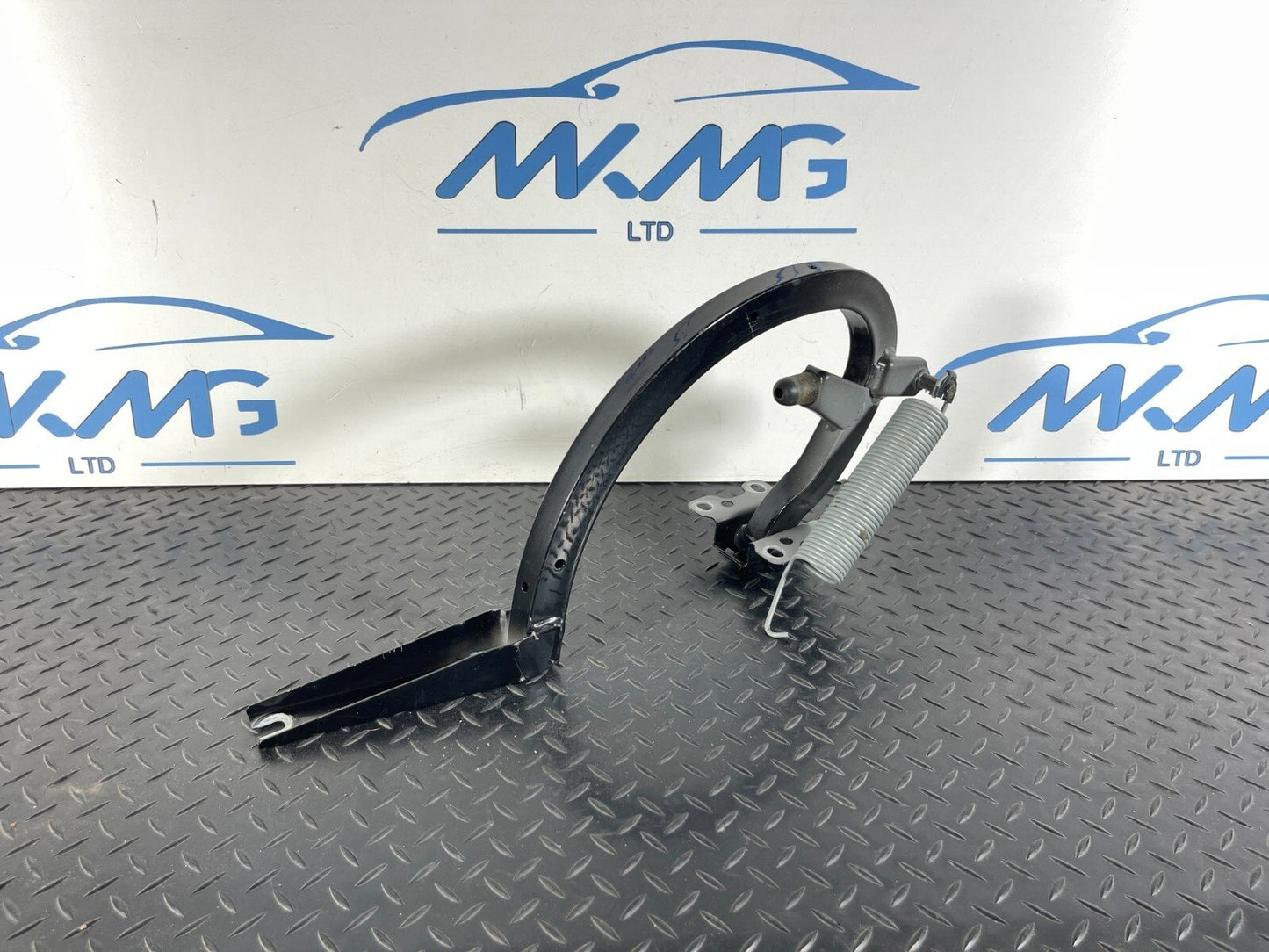 16-19 AUDI A4 B9 GENUINE PASSENGER REAR LEFT BOOTLID HINGE IN BLACK 8W5827305A
