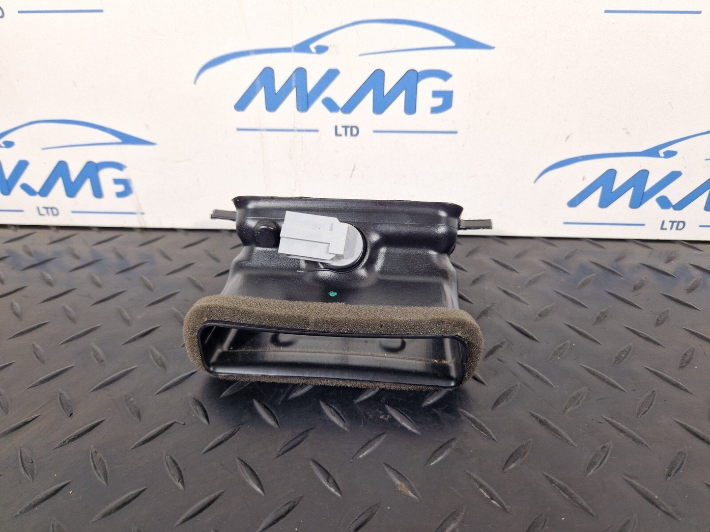 16-24 AUDI A5 F5 OEM GENUINE AIR INTAKE VENT 8W0857042