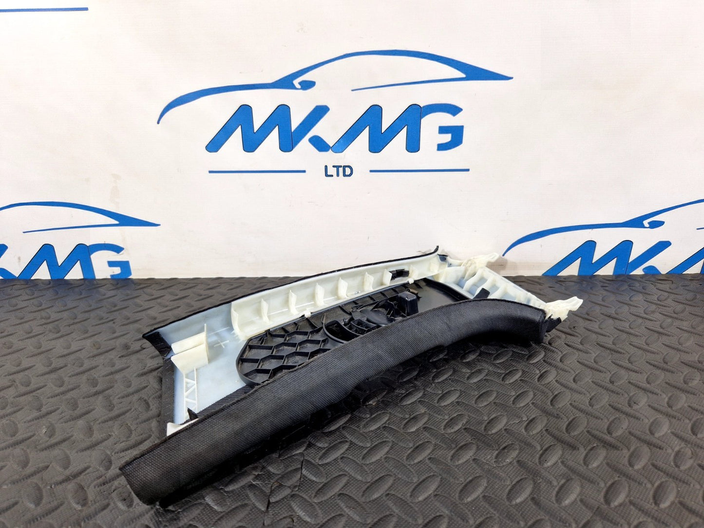 16-19 AUDI A4 B9 ESTATE GENUINE RIGHT DRIVER SIDE B-PILLAR TRIM COVER 8W0867244D
