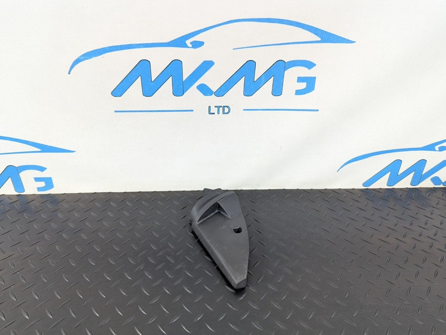 16-22 BMW X1 F48 FRONT RIGHT SIDE DOOR WINDOW FRAME TRIM CORNER FOAM 31900346