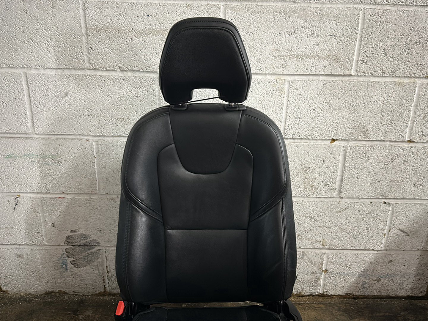 Volvo V40 MK3 (525) Hatchback Genuine Front Left N/S Passenger Seat