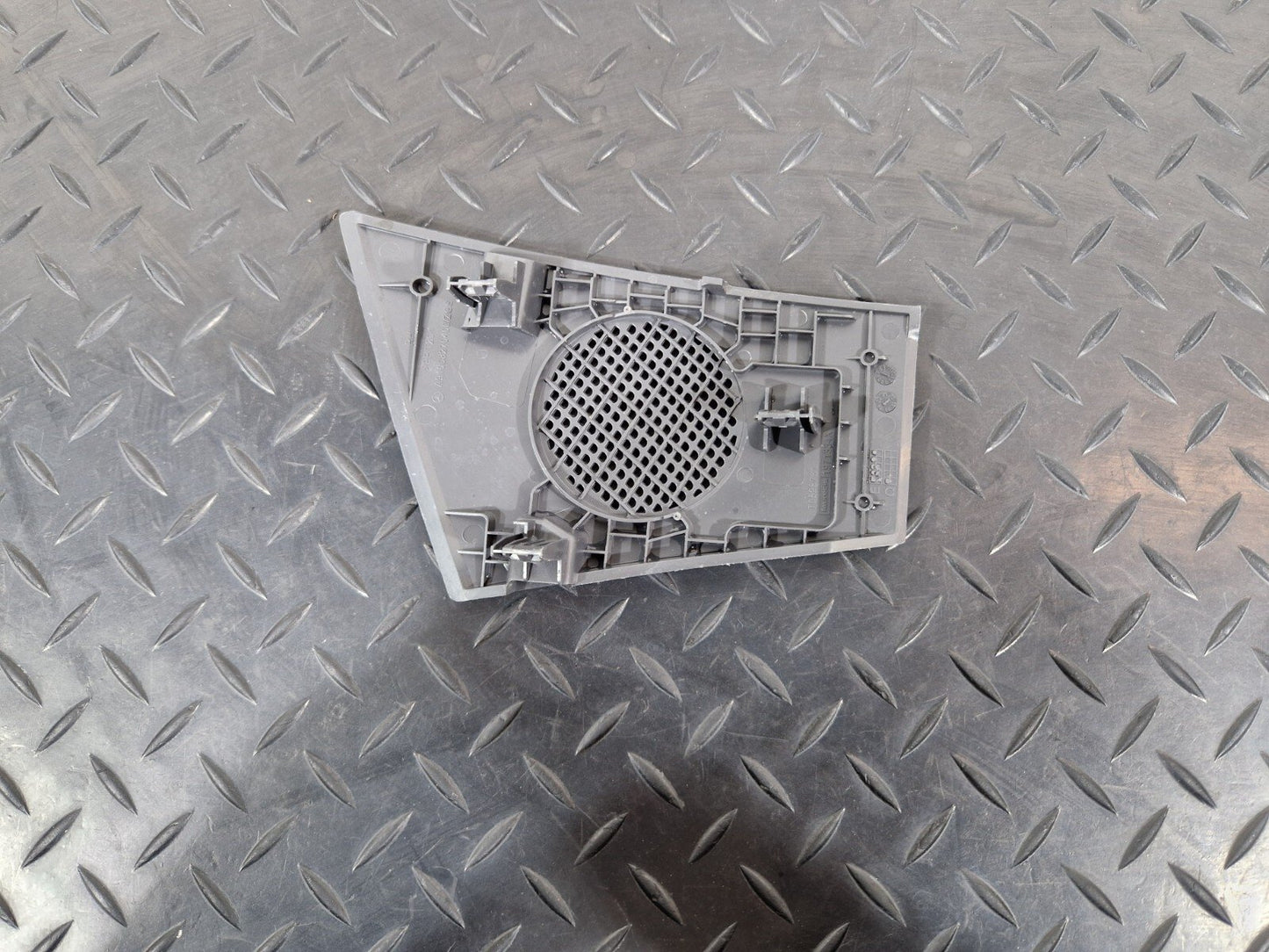 18-ON MERCEDES BENZ SPRINTER W907 W910 RHD RIGHT SPEAKER COVER A91008270400