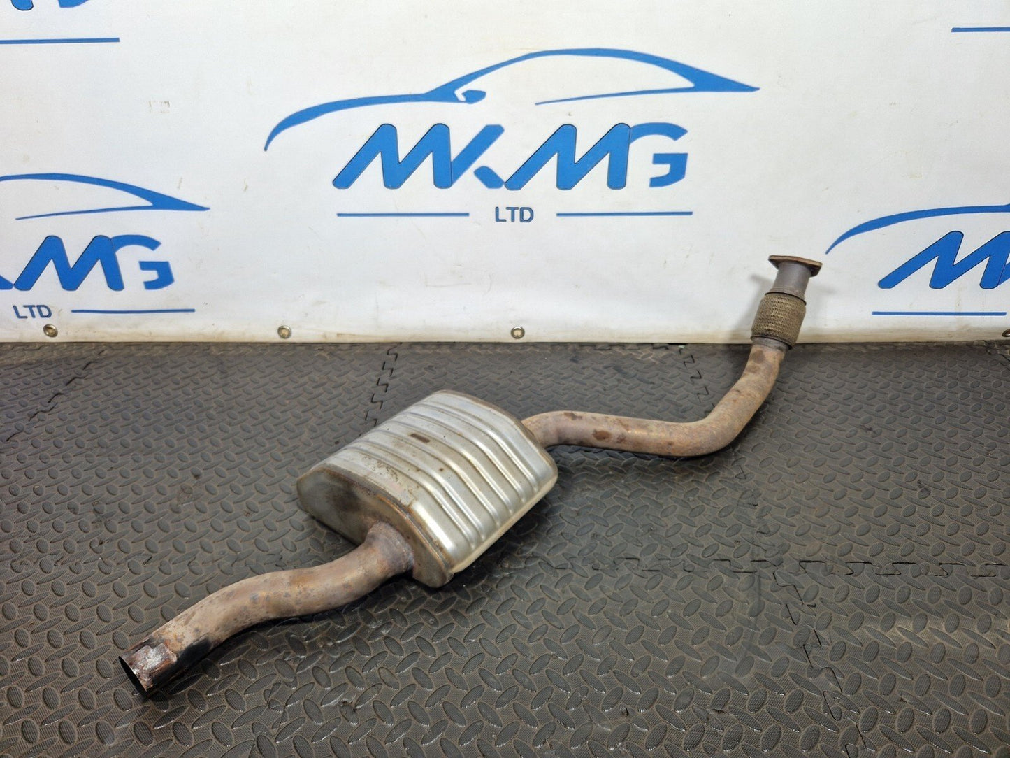 16-ON AUDI A4 B9 EXHAUST SILENCER CENTRE BOX 8W0253211F