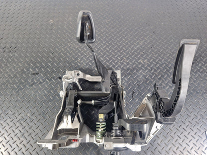 16-19 AUDI A4 B9 2.0TDI MANUAL COMPLETE CLUTCH/BRAKE/ACCELERATOR PEDALS