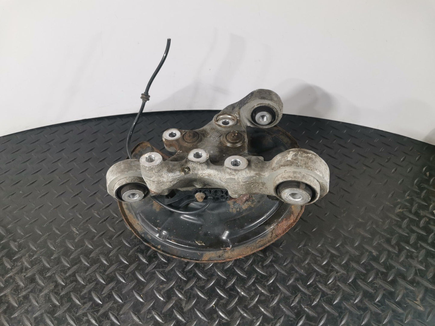 12-18 MERCEDES A B CLA-W176 W246 C117 GENUINE REAR RIGHT O/S WHEEL HUB  A2460406