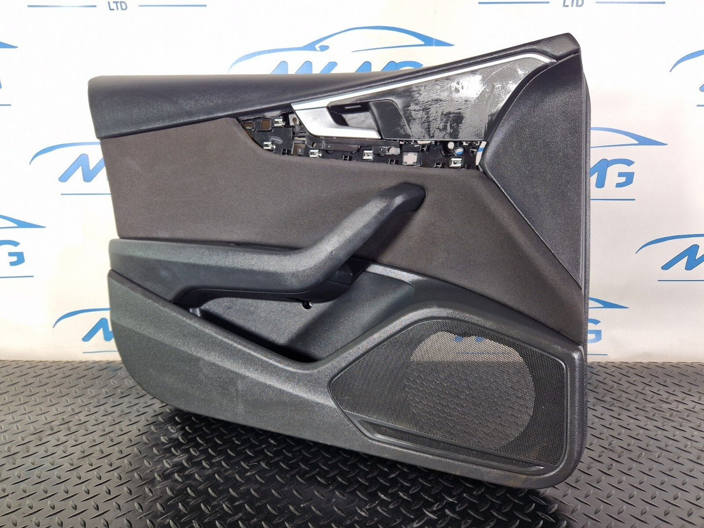16-19 AUDI A4 B9 GENUINE FRONT PASSENGER SIDE DOOR CARD PANEL 8W0867133