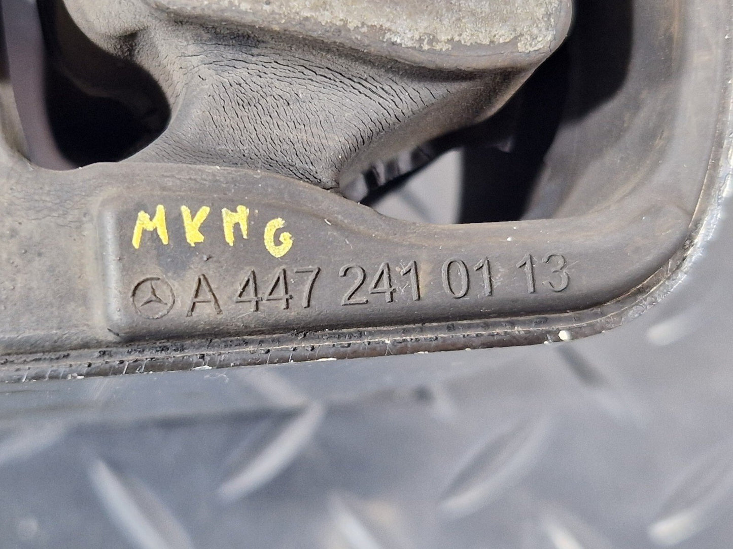 14-23 MERCEDES BENZ VITO W447 OEM TRANSMISSION GEARBOX MOUNT BRACKET A4472410113