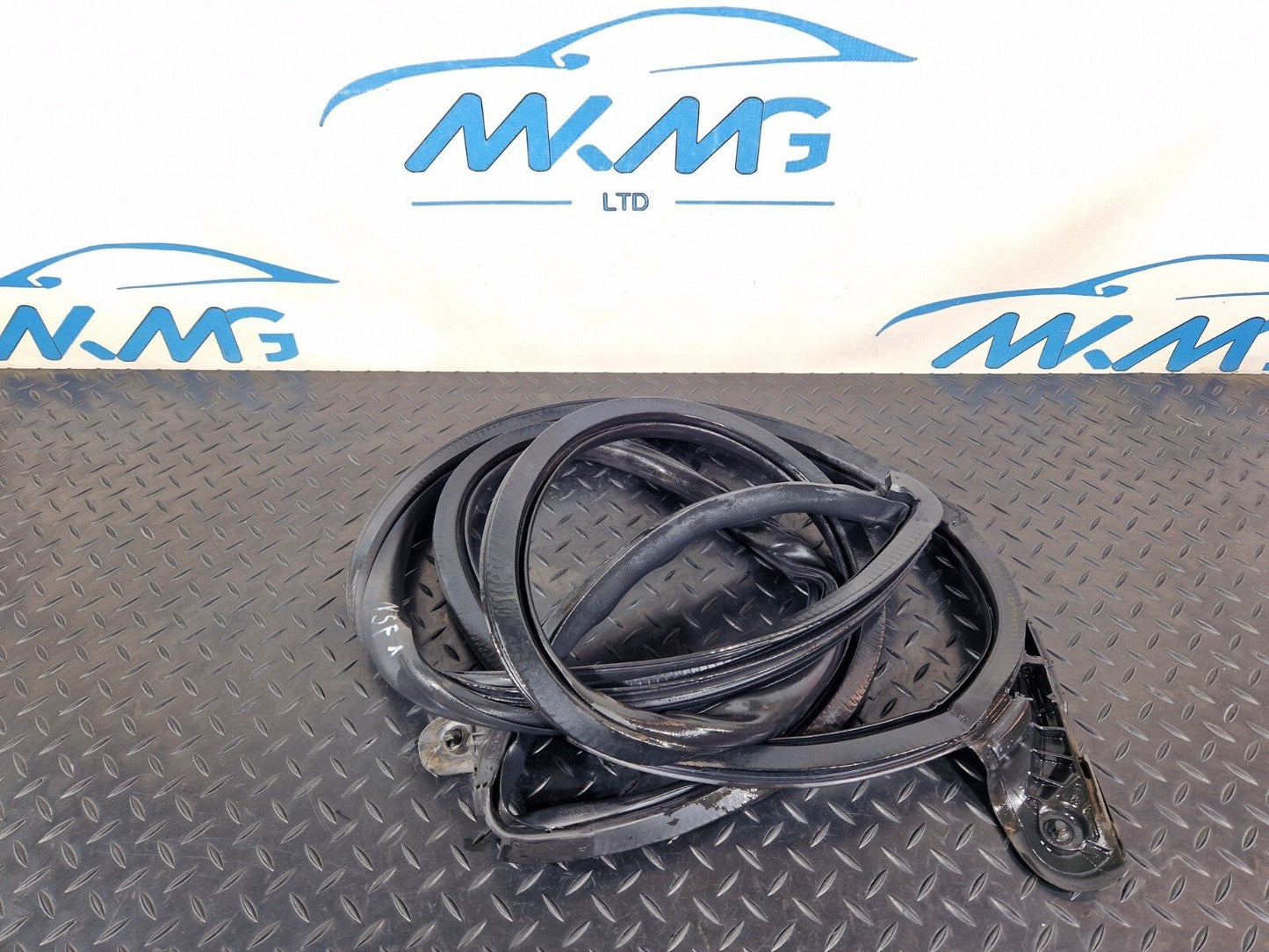 16-24 AUDI A5 F5 GENUINE FRONT LEFT PASSENGER SIDE DOOR RUBBER SEAL 8W6831707
