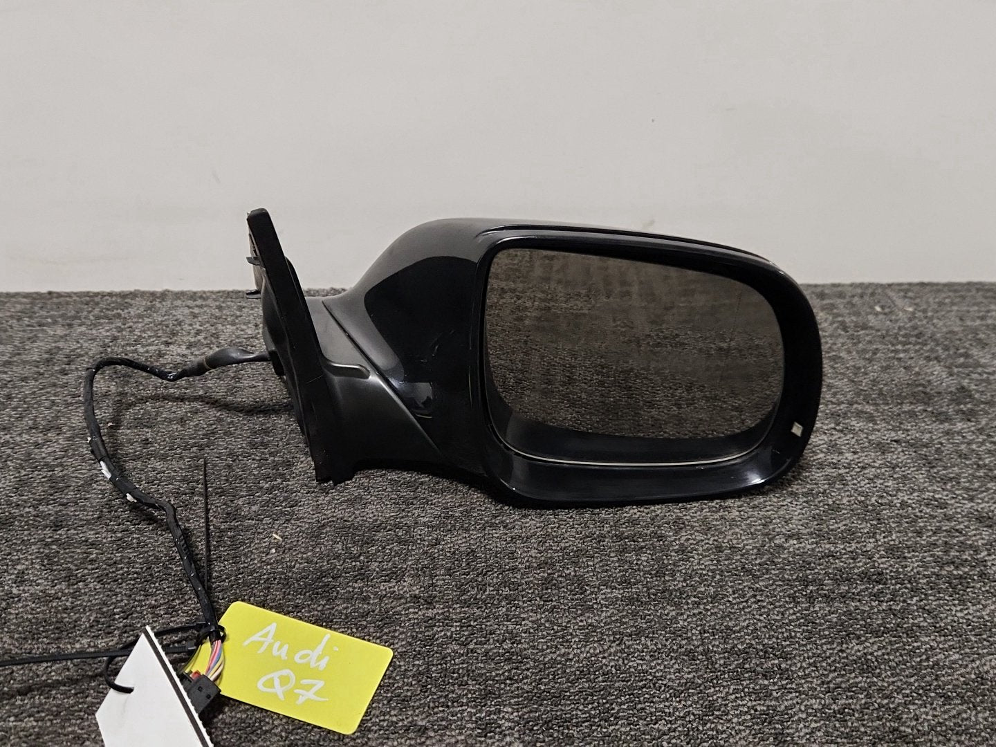 Audi Q7 4L Right Door Mirror in Deep Black Pearl C9X 4L2857410BB 8R0857508A