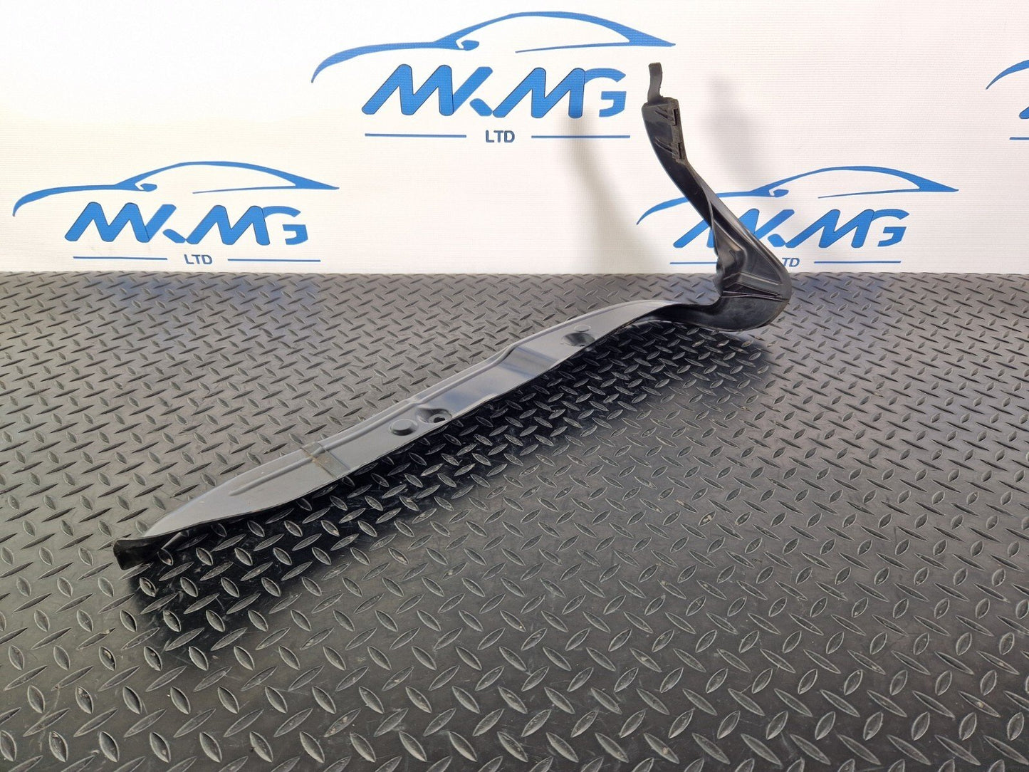 15-18 AUDI A7 4G FRONT RIGHT WING FENDER END SEAL PLATE 4G8821112A