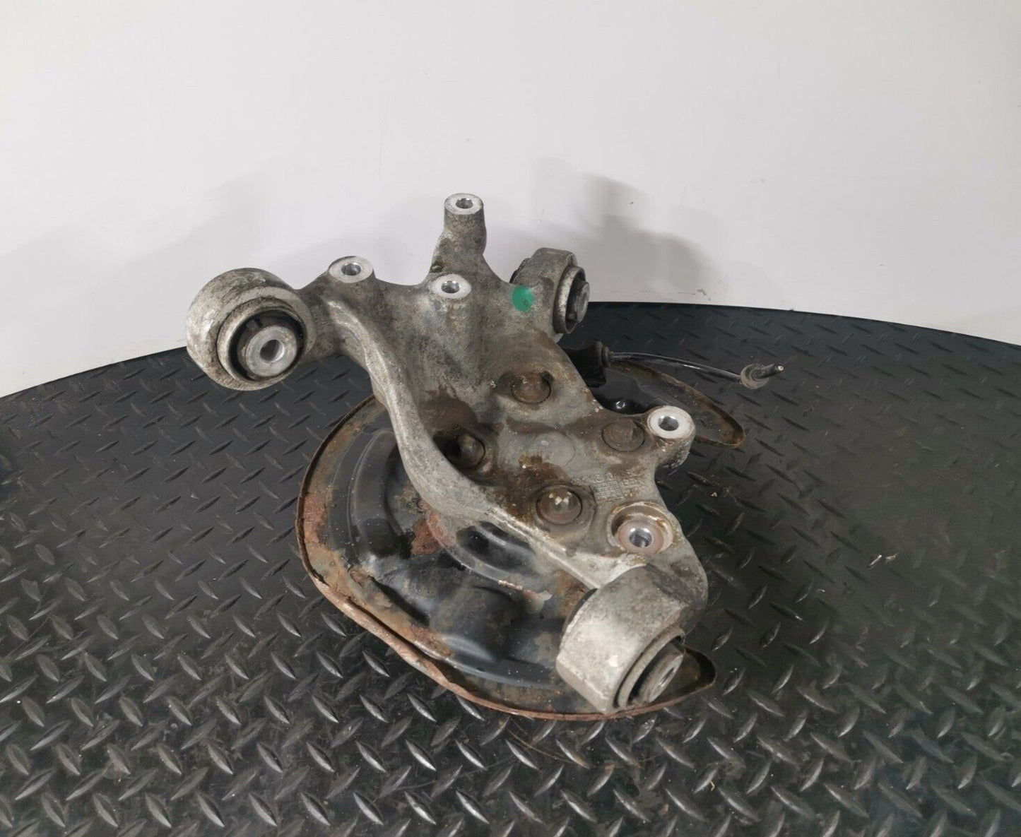 12-18 MERCEDES A B CLA-W176 W246 C117 GENUINE REAR RIGHT O/S WHEEL HUB  A2460406