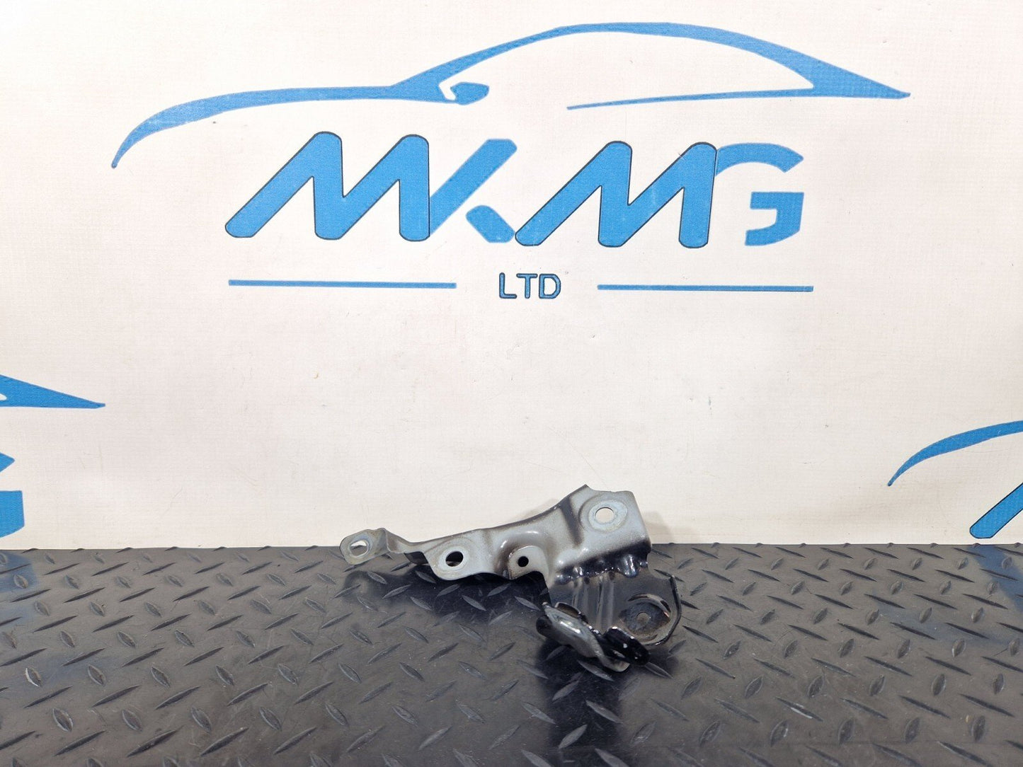 20-24 BMW 1 SERIES F40 GENUINE FRONT RIGHT FENDER MOUNT BRACKET 7450388