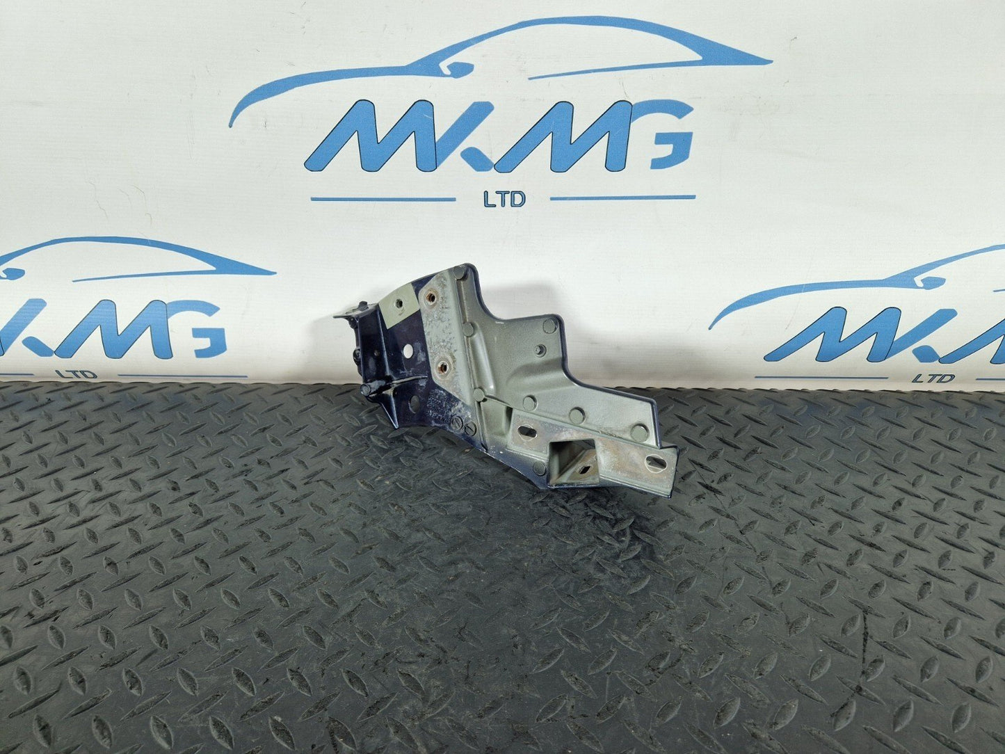 10-17 AUDI A8 4H FRONT LEFT N/S WING FENDER SUPPORT BRACKET MOUNT 4H0821233