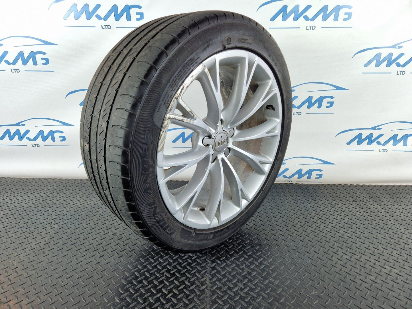 10-17 AUDI A8 4H GENUINE 19" ALLOY WHEEL 9J ET33 & TYRE 255 45 R19 4H0601025G