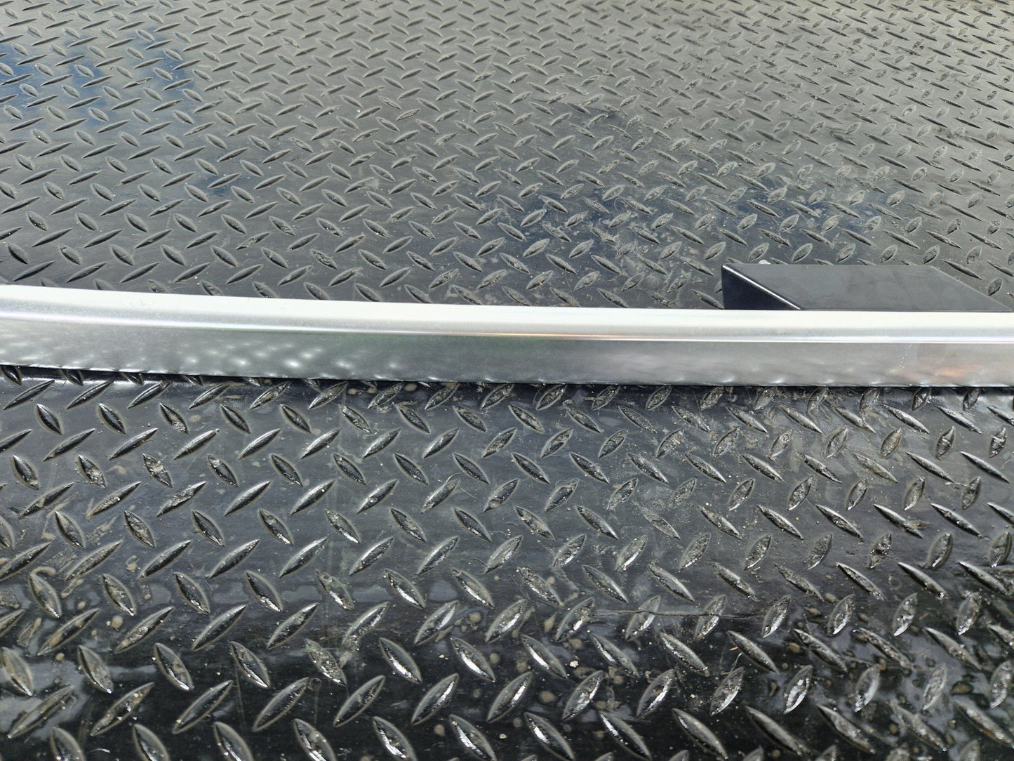 11-19 MERCEDES BENZ ML W166 GENUINE ROOF RAIL BAR RACK  A1668900393