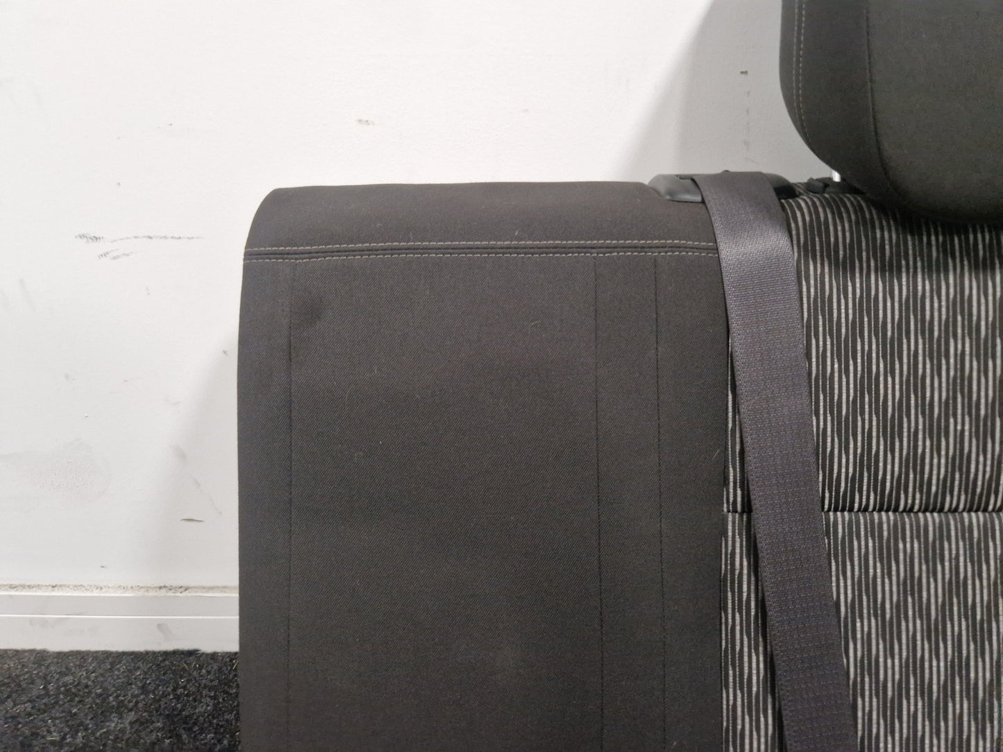 Vauxhall Mokka MK1 (G1U0) SUV Rear Centre Passenger Seat Backrest &amp; Seat Belt