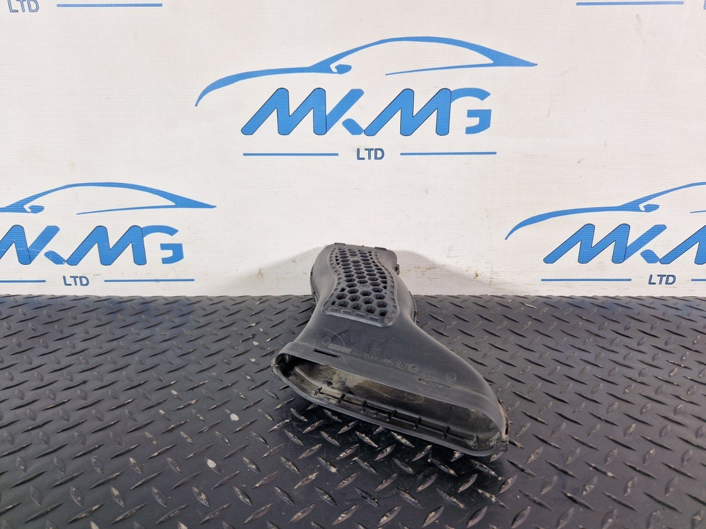 16-19 MERCEDES BENZ GLE W166 AIR INTAKE DUCT GUIDE 2016 A2760902011