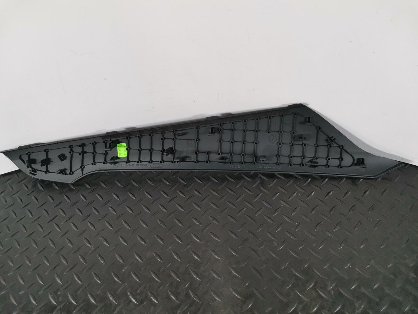 16-19 AUDI A4 B9 GENUINE LEFT PASSENGER SIDE CENTRE CONSOLE TRIM COVER 8W2863305