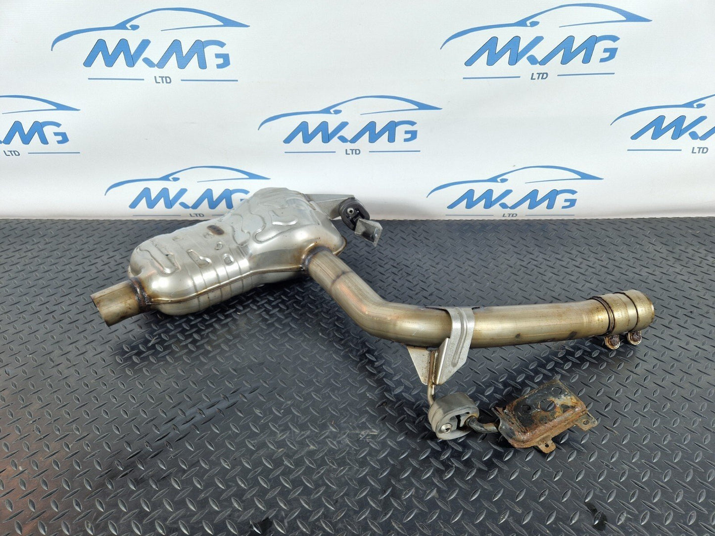16-19 AUDI A4 B9 2.0TDI REAR EXHAUST MUFFLER SILENCER 8W0253411 8W0199A