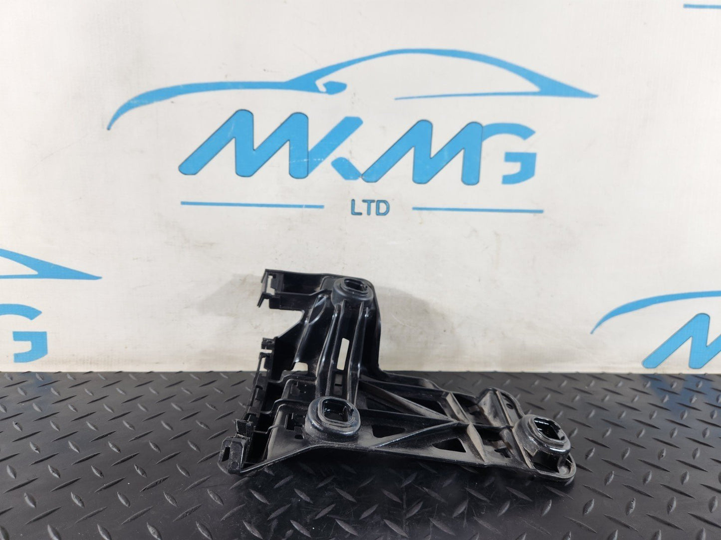 19-ON MERCEDES BENZ B CLASS W247 REAR BUMPER BRACKET MOUNT RIGHT A2478851900
