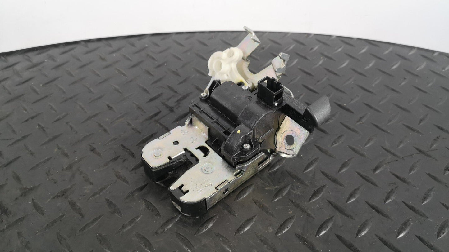 16-19 AUDI A4 B9 S-LINE SALOON GENUINE TAILGATE LOCK MECHANISM OEM 3G0827503A