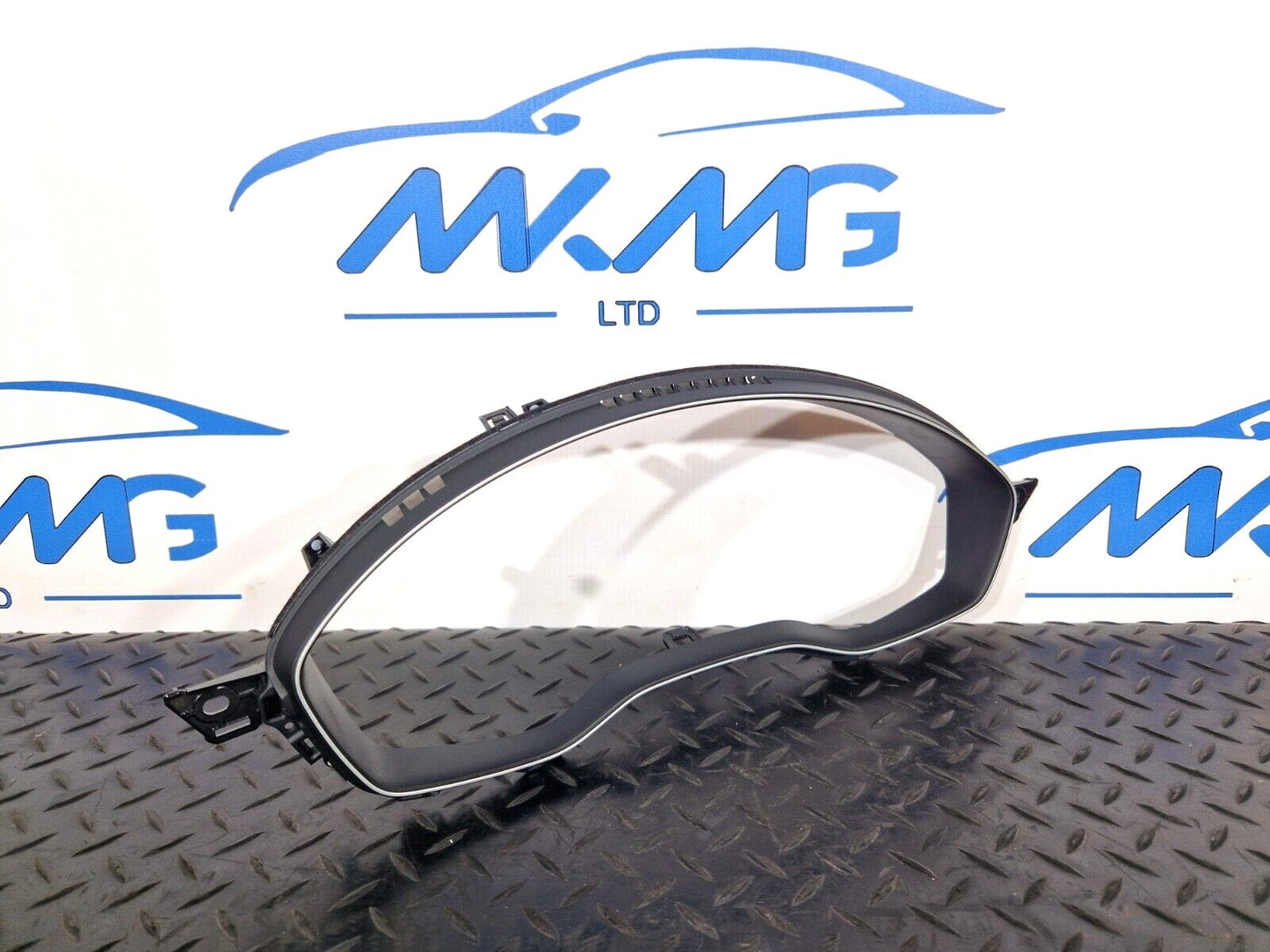 16-19 AUDI A4 B9 GENUINE SPEEDOMETER SURROUND TRIM COVER 8W0857115