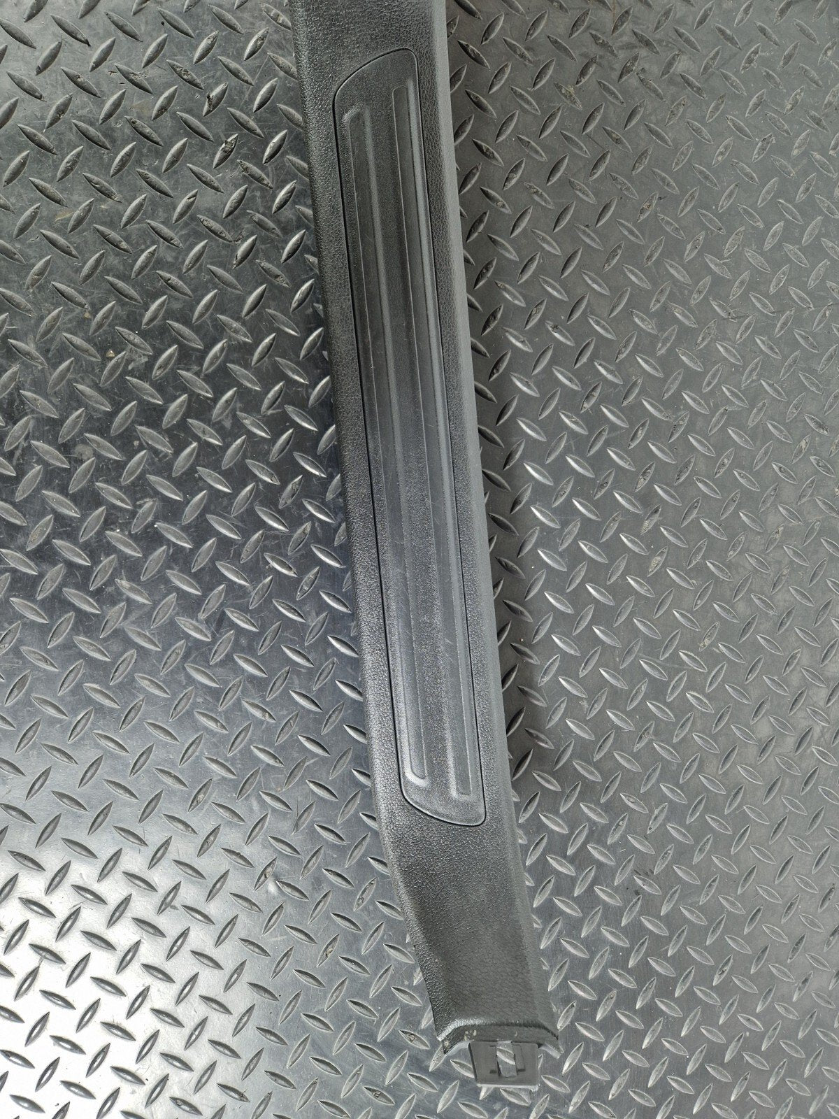 10-15 AUDI Q7 4L GENUINE OEM LOWER RIGHT DRIVER SIDE O/S SILL TRIM 4L0853370