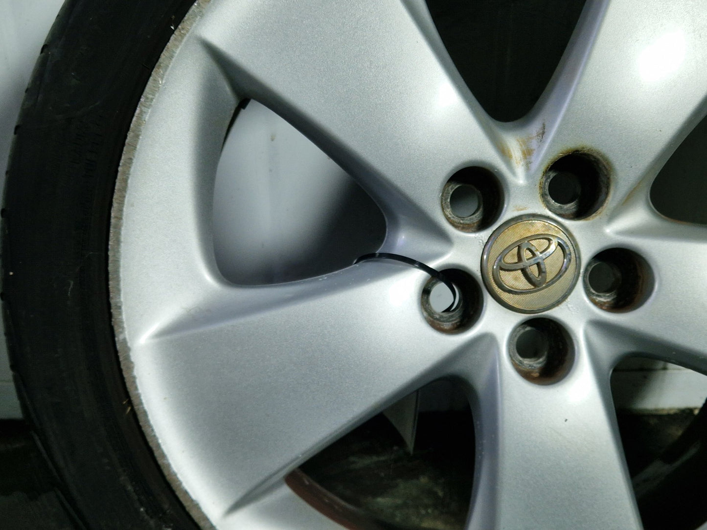 Toyota Prius MK3 (ZVW30) 17" Alloy Wheel with Tyre 215/45/17 ~3mm