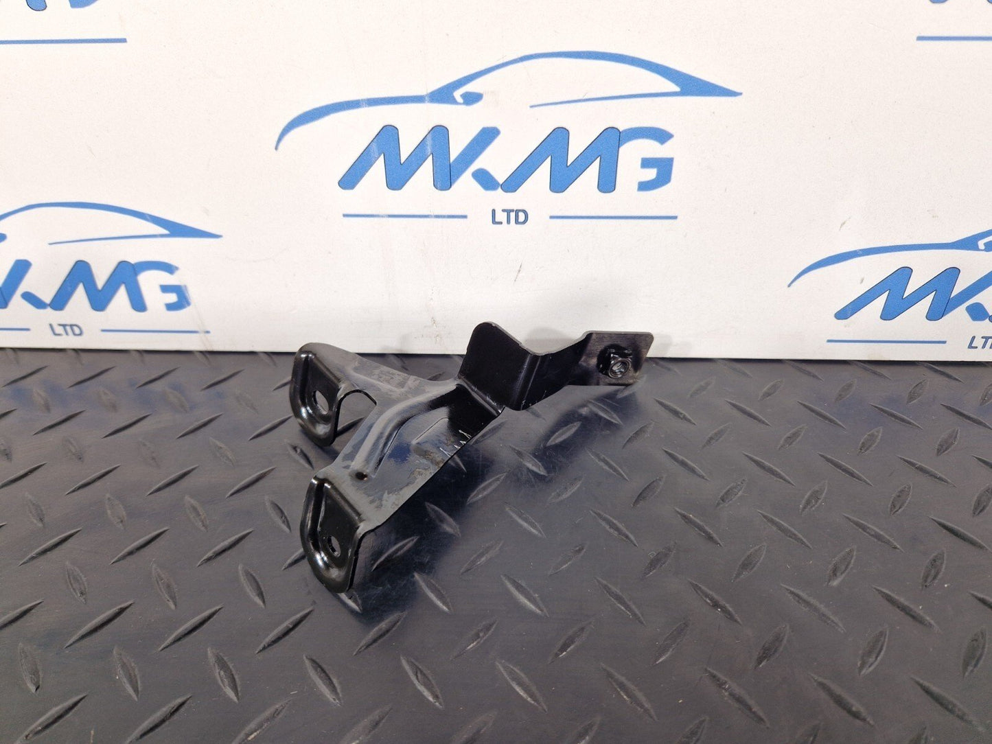19-ON MERCEDES BENZ CLA C118 REAR RIGHT LOAD COMPARTMENT BRACKET A1776802003