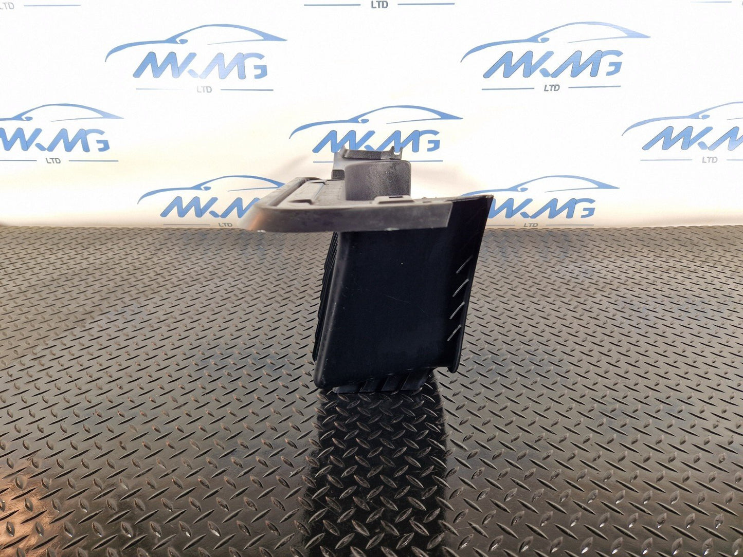 18-ON MERCEDES BENZ SPRINTER W907 SIDE STEP TRIM LEFT SIDE A9106860100