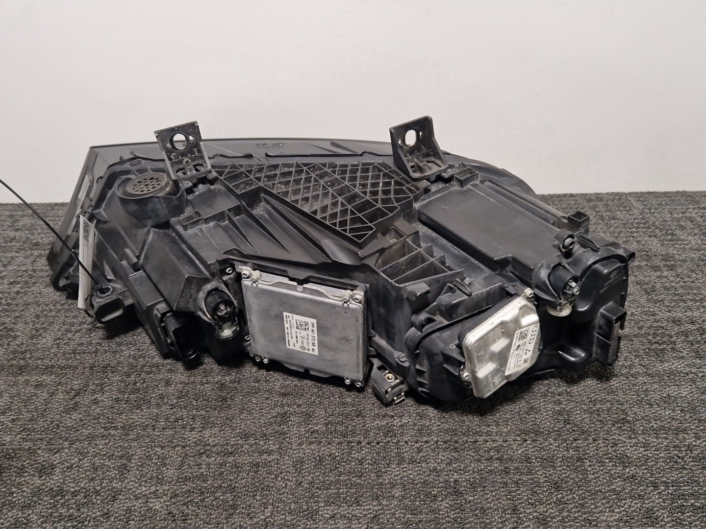 Audi Q7 4M Genuine Left N/S Passenger Headlight 4M0941033A