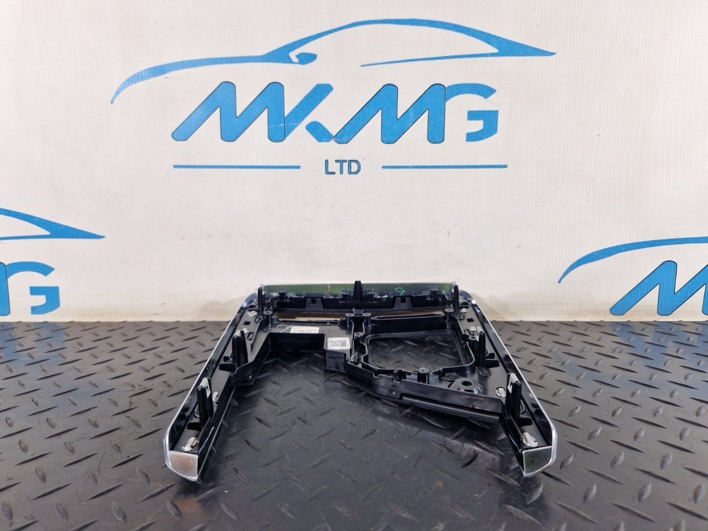 11-19 MERCEDES BENZ ML W166 GENUINE OEM CENTRE CONSOLE SURROUND TRIM A1666803017