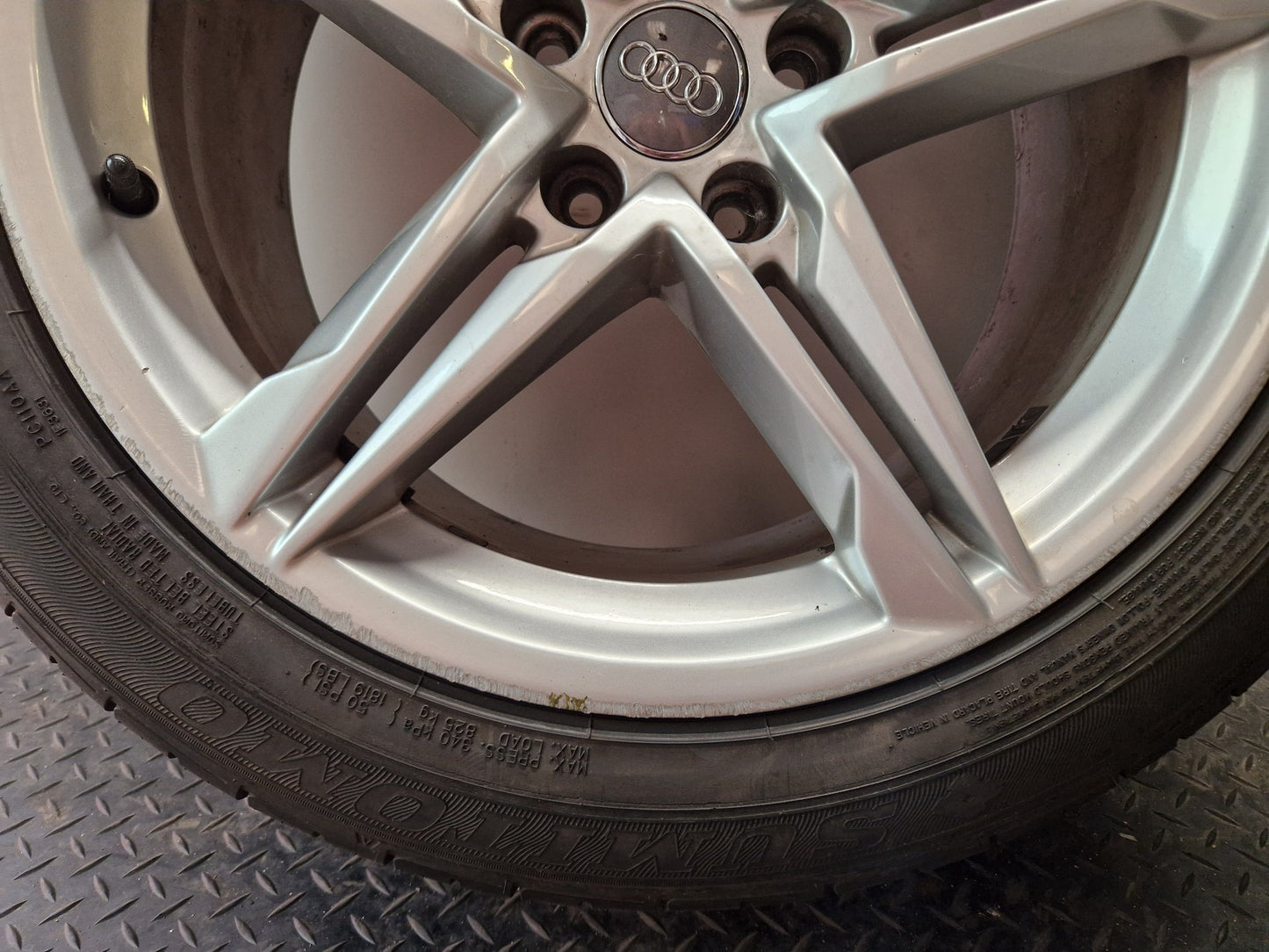 Audi A5 S-Line 18" Alloy Wheel with Tyre 235/50/18 8W0601025DE ~5mm