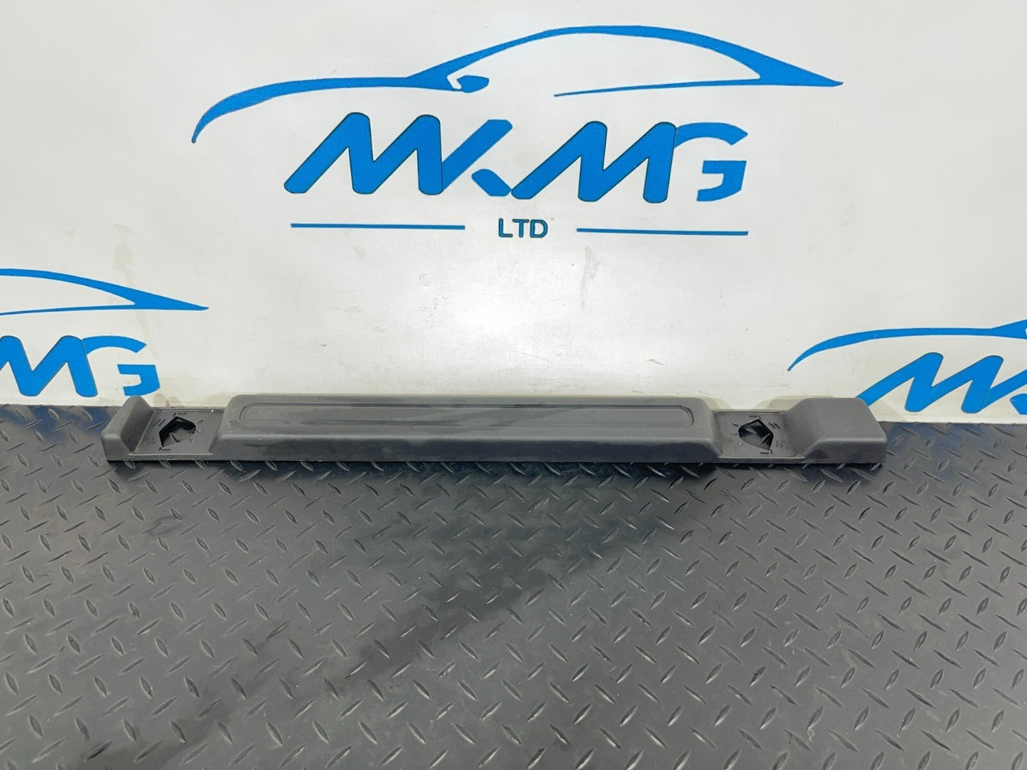 2019-ON  LAND ROVER DISCOVERY L550  LEFT PASSENGER SIDE BOOT TRIM FK72-46067-B