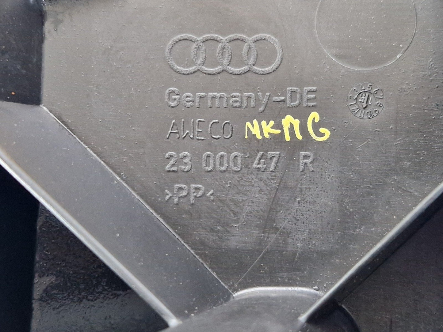 15-18 AUDI A7 4G OEM REAR SEAT CORNER LEATHER TRIM O/S 2300047R