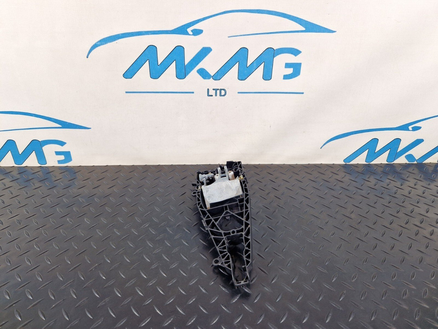 BMW 2 SERIES F45 F46 REAR LEFT N/S DOOR EXTERIOR HANDLE SUPPORT BRACKET 7401209