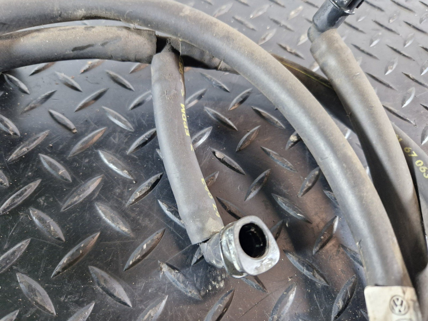 10-18 VW TOUAREG 7P GENUINE HEADLIGHT WASHER HOSE PIPE 7P6955970A