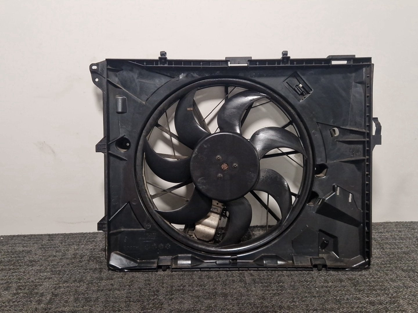 BMW 116i E87 Hatchback Genuine Cooling Radiator Fan 6925693 7523258